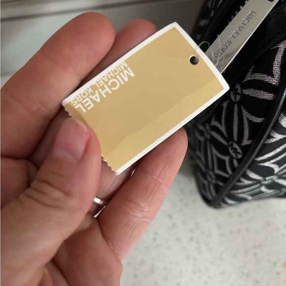 New! Michael Kors small crossbody duffle bag! Black/silver - Picture 3 of 8